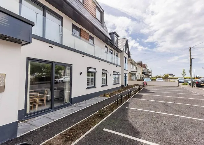 2 Bed Seaside With Parking