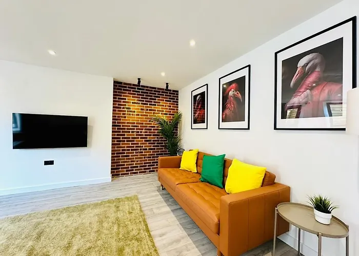 Big Bournemouth 4-Bedroom - 2-Bathroom - Sleeps 10